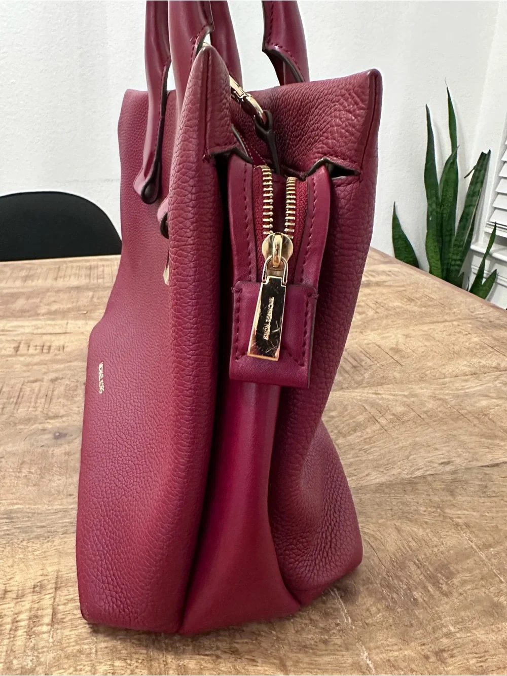 Michael Kors Burgundy Pebbled Leather Satchel Crossbody Tote Bag Gold‎ Hardware